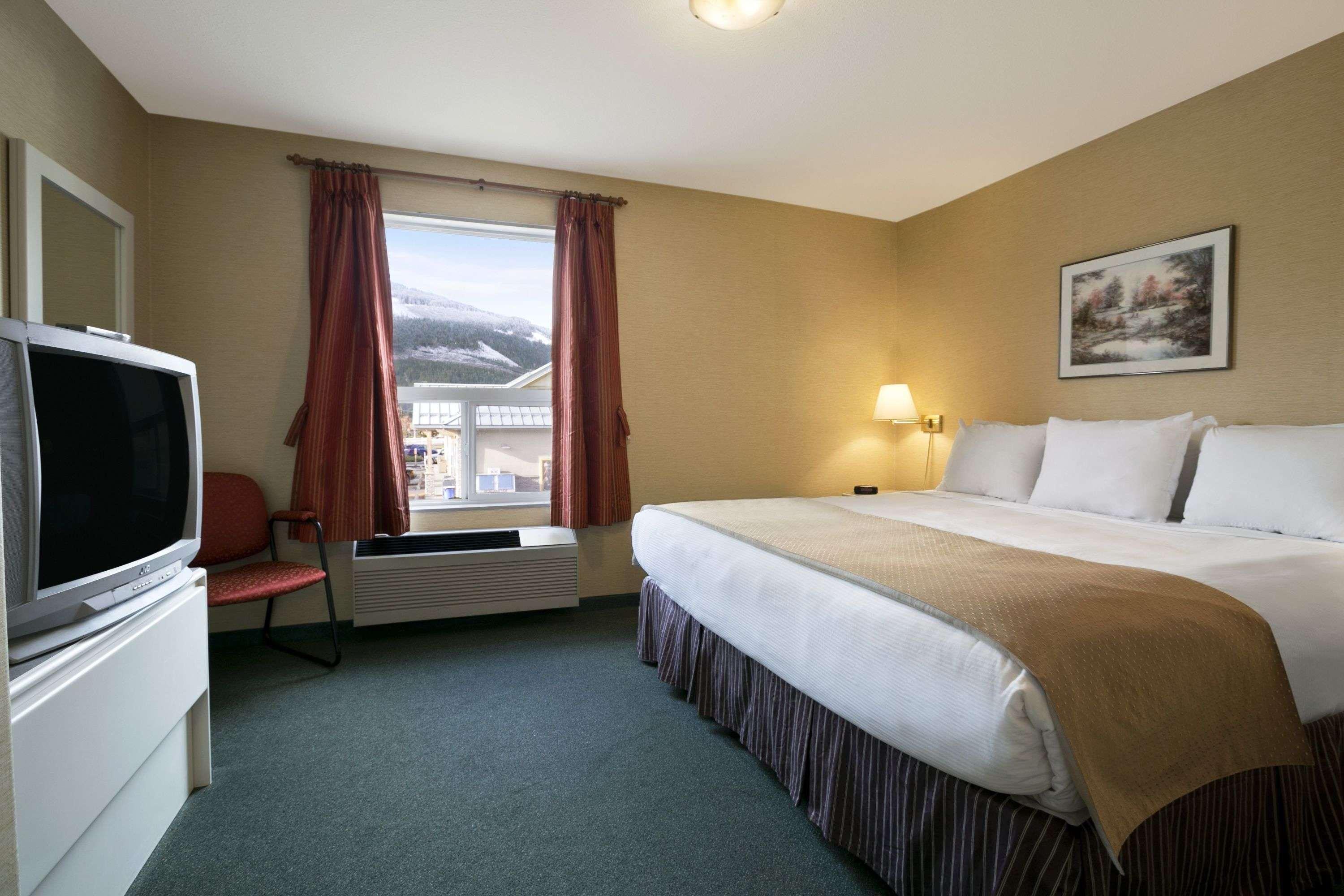 Motel Super 8 By Wyndham Revelstoke Bc Extérieur photo