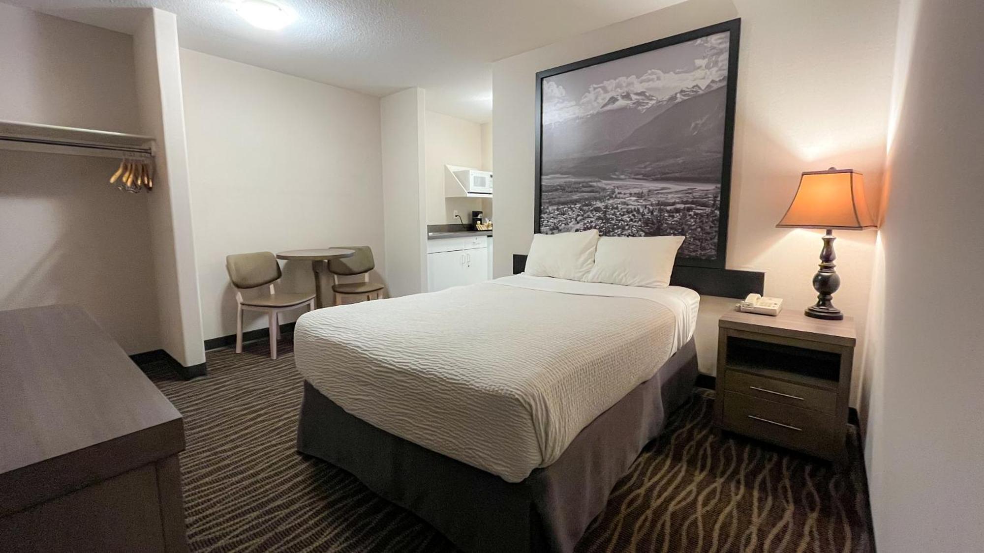 Motel Super 8 By Wyndham Revelstoke Bc Extérieur photo