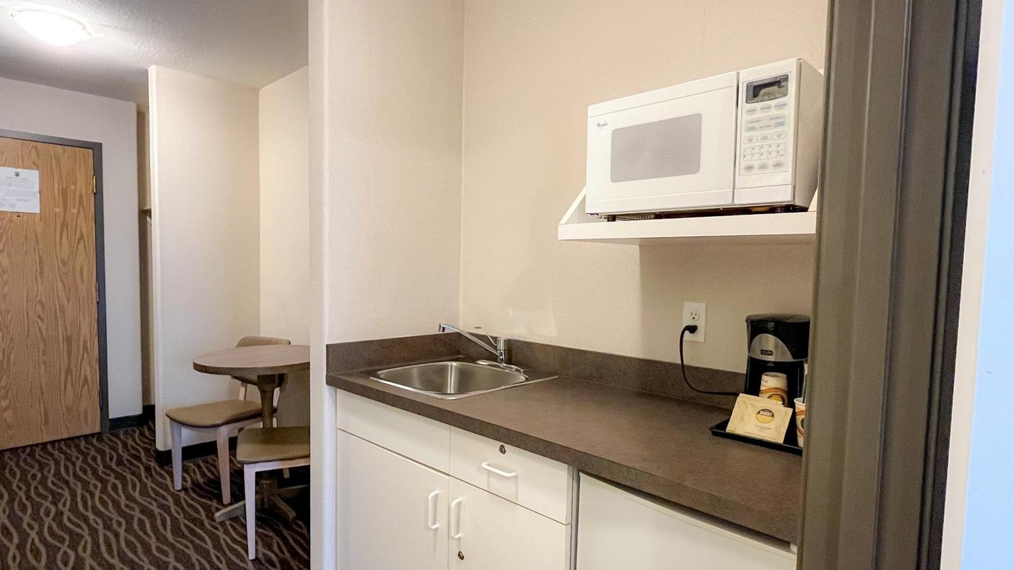 Motel Super 8 By Wyndham Revelstoke Bc Extérieur photo